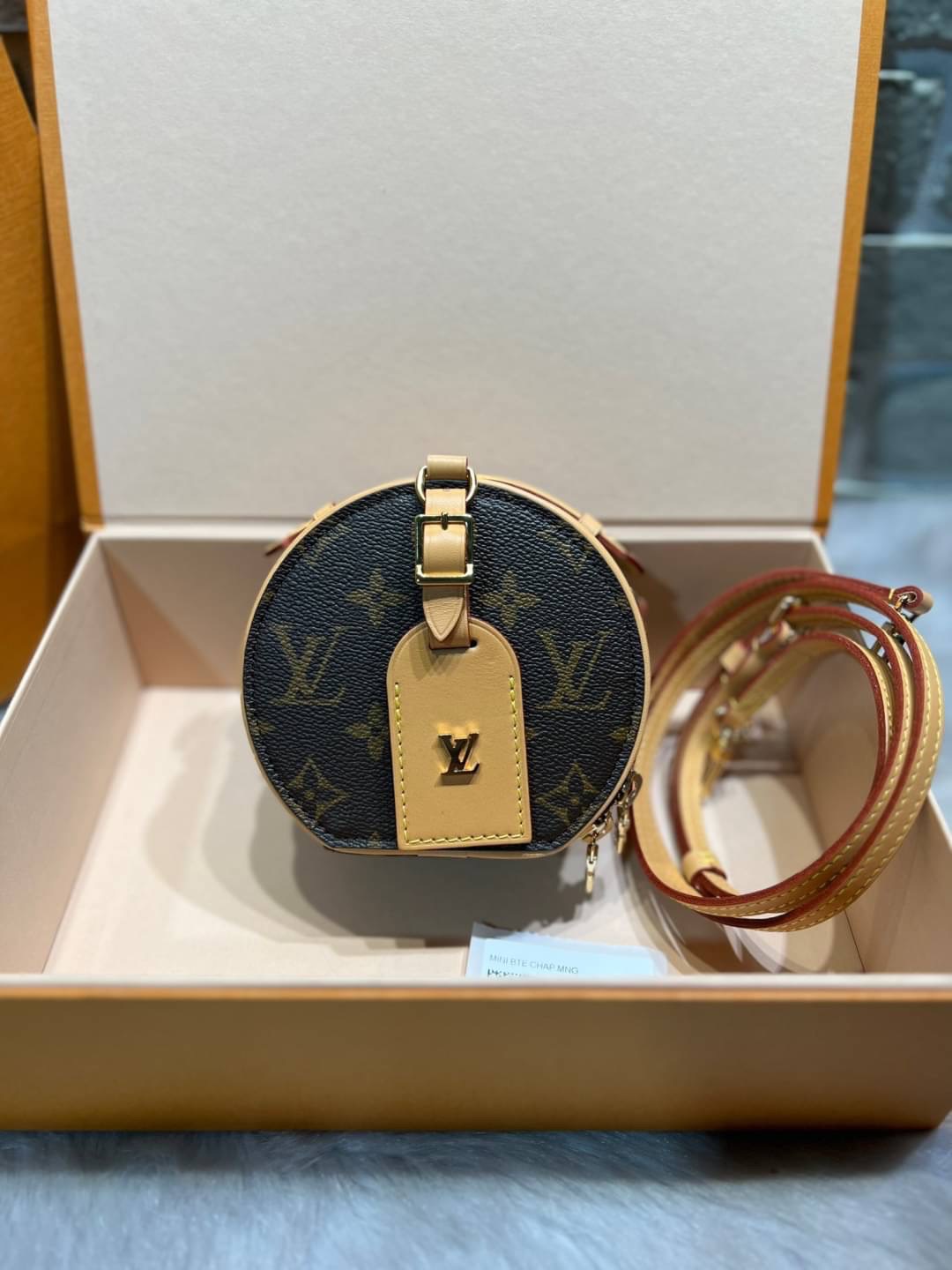 New lv mini Boite Chapeau